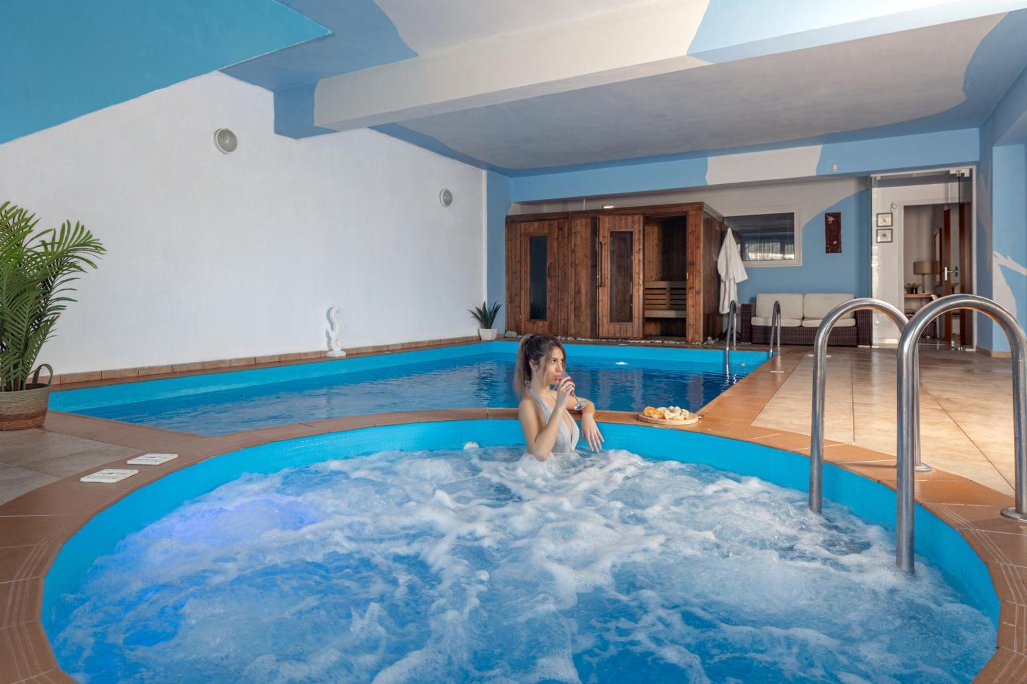Whiteblue Spa Villa, By Idealstay Experience Kandiye Dış mekan fotoğraf